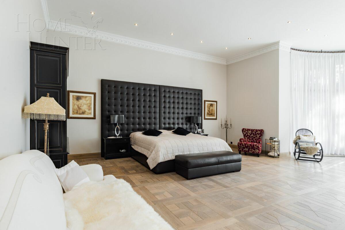 3-этажный коттедж 2 500 м² с отделкой