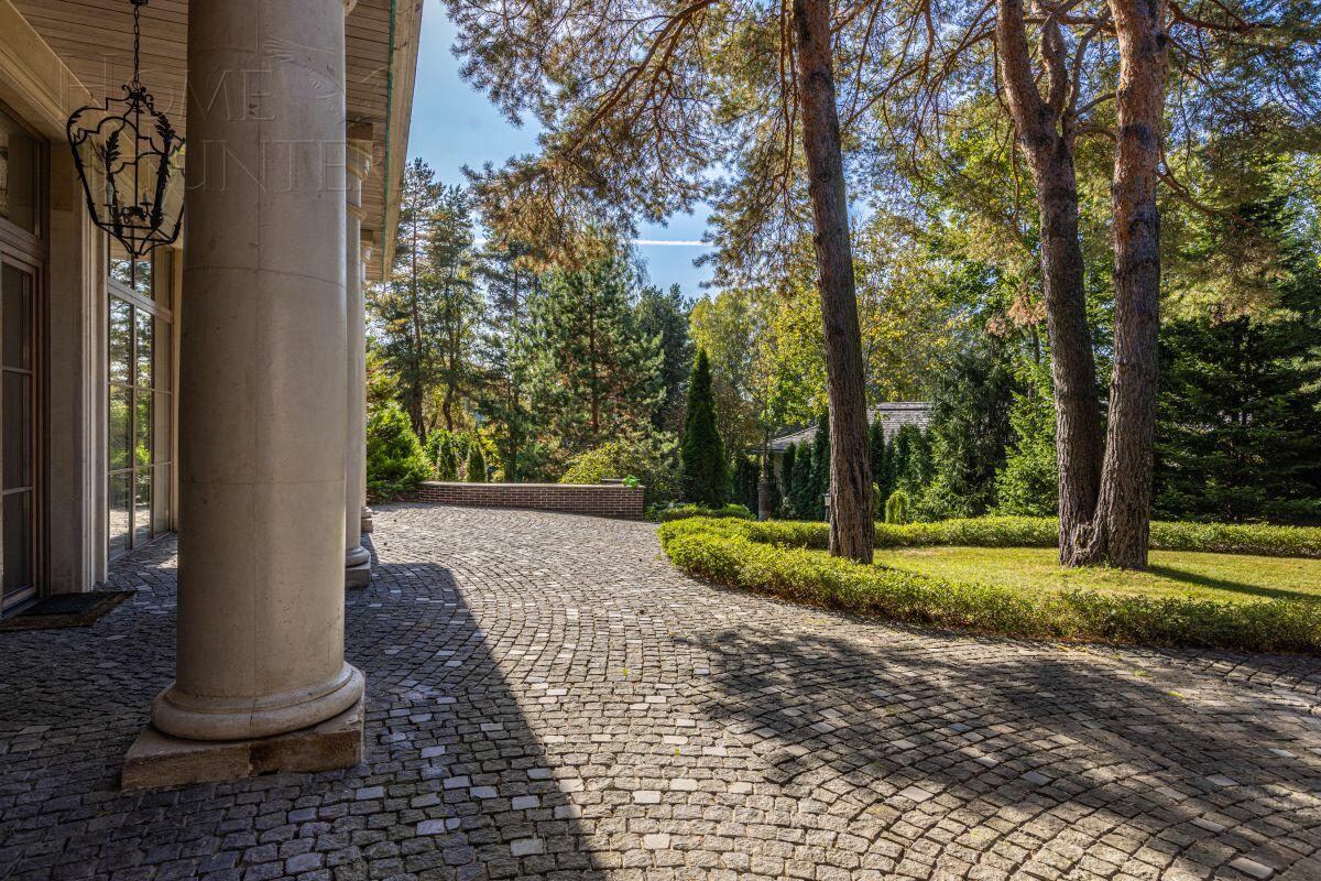 3-этажный коттедж 2 500 м² с отделкой