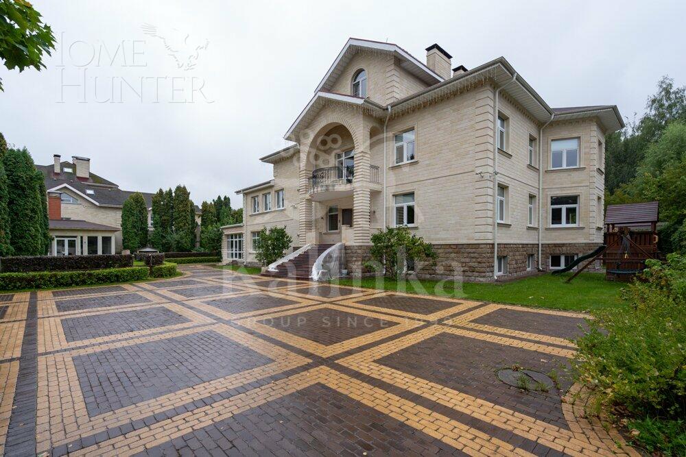 2-этажный коттедж 1 087 м² с отделкой