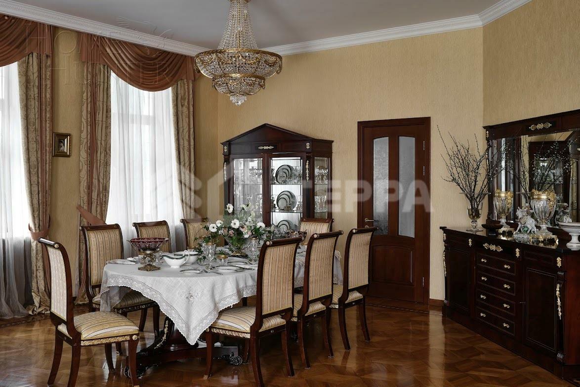 2-этажный коттедж 1 100 м² с отделкой