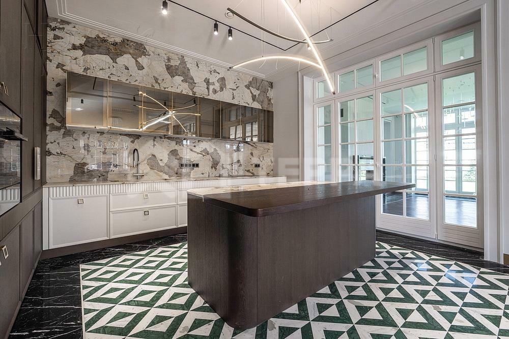 2-этажный коттедж 1 500 м² с отделкой