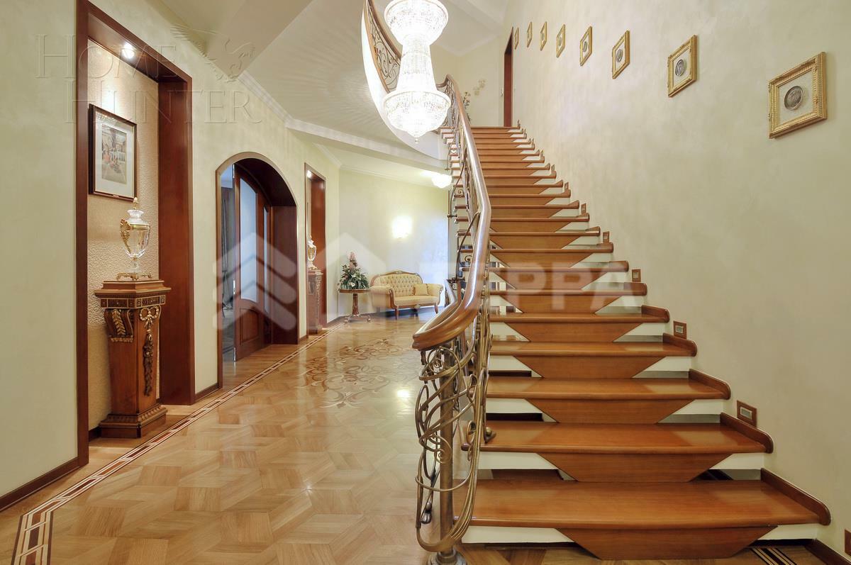 2-этажный коттедж 1 100 м² с отделкой