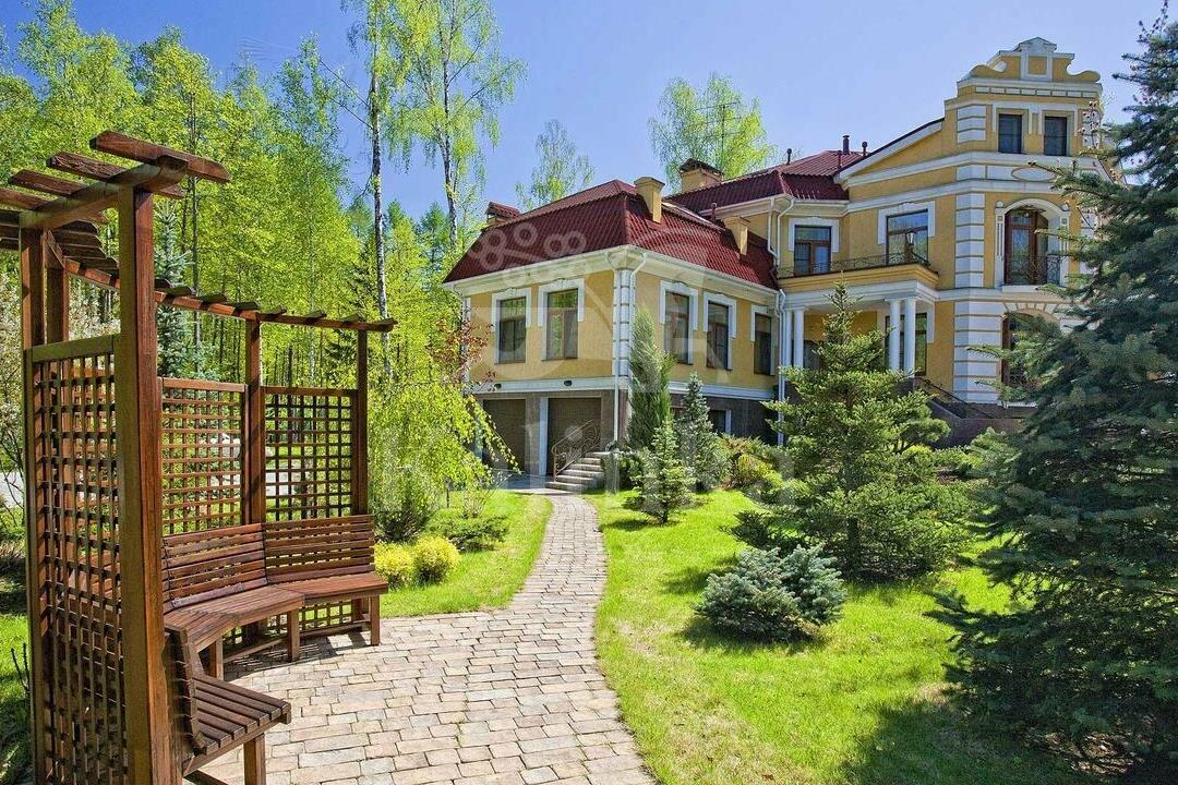 2-этажный коттедж 1 100 м² с отделкой