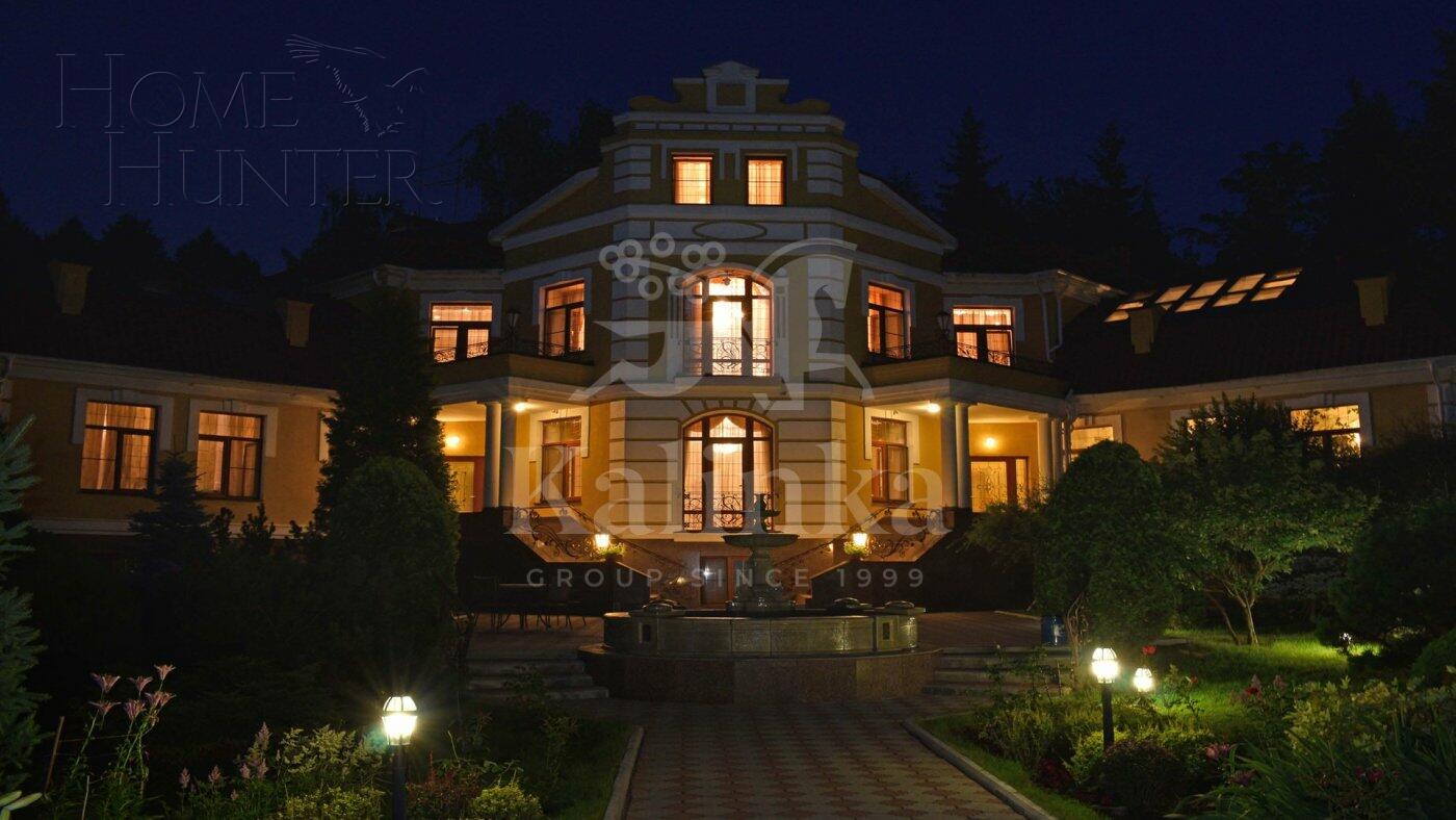 2-этажный коттедж 1 100 м² с отделкой