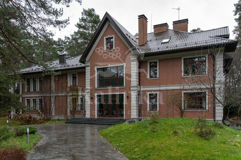 2-этажный коттедж 1 100 м² с отделкой