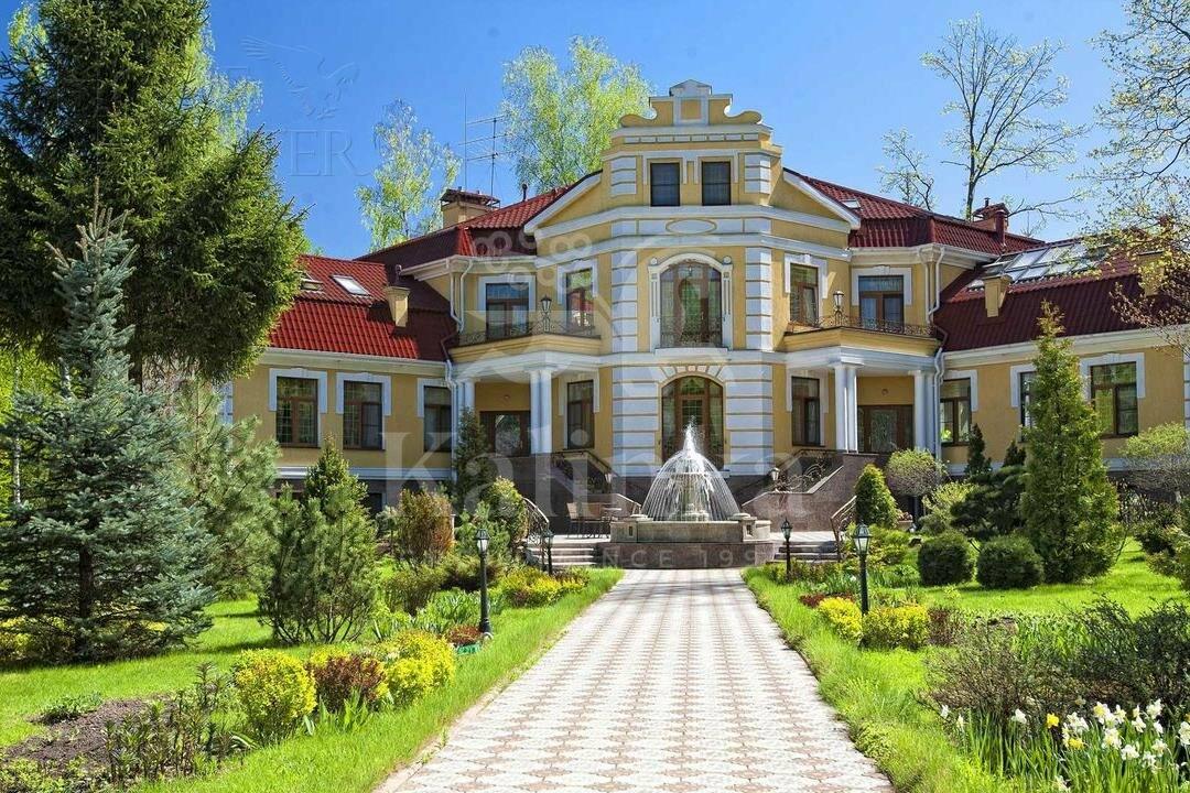 2-этажный коттедж 1 100 м² с отделкой