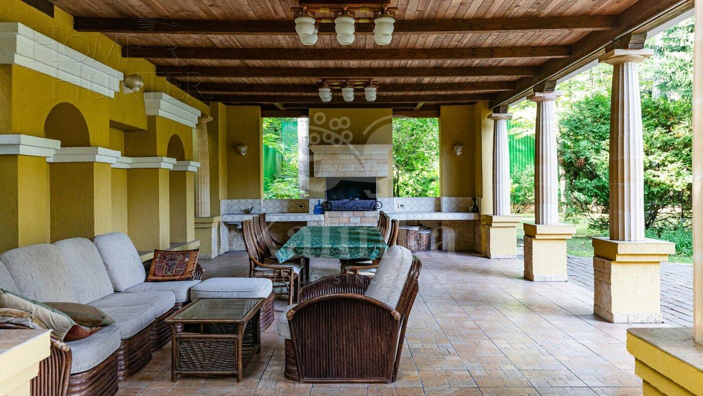 2-этажный коттедж 1 100 м² с отделкой