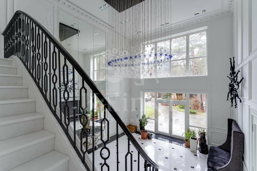 2-этажный коттедж 1 100 м² с отделкой