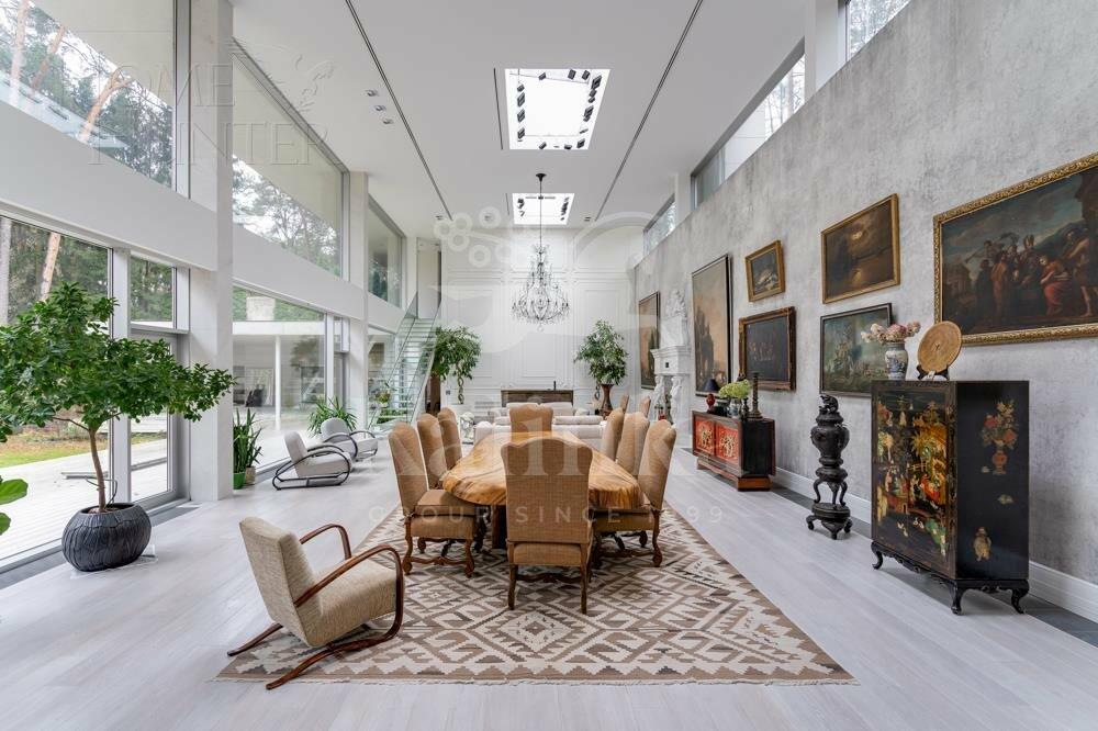 2-этажный коттедж 1 100 м² с отделкой