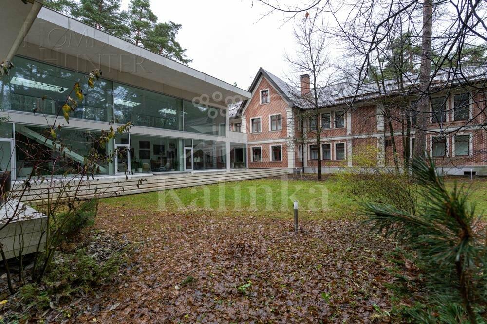 2-этажный коттедж 1 100 м² с отделкой