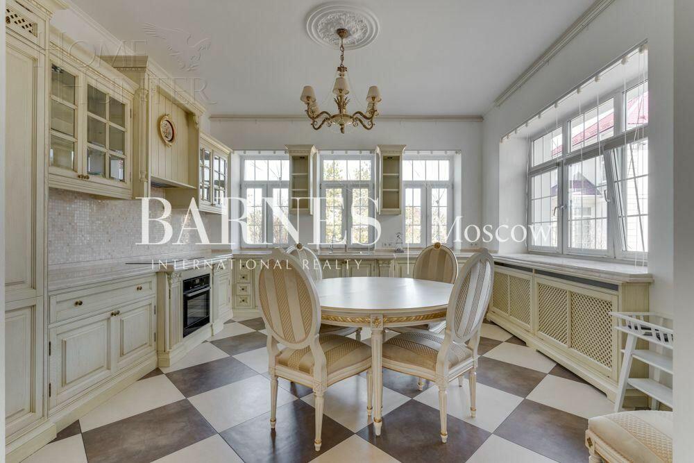 2-этажный коттедж 817 м² с отделкой