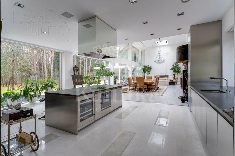 2-этажный коттедж 1 100 м² с отделкой