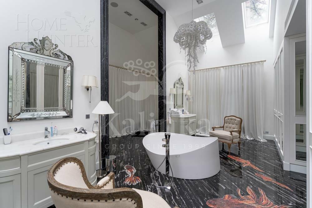 2-этажный коттедж 1 100 м² с отделкой