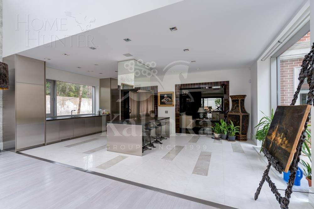 2-этажный коттедж 1 100 м² с отделкой