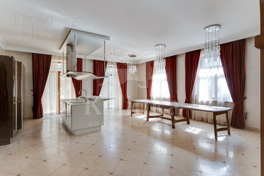 2-этажный коттедж 1 739.7 м² с отделкой