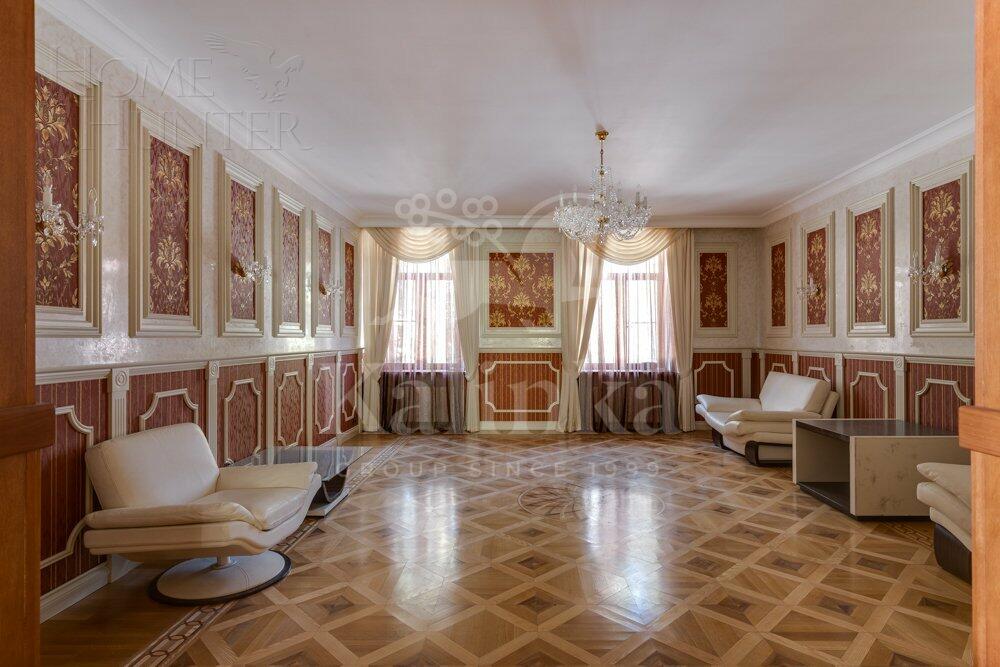 2-этажный коттедж 1 739.7 м² с отделкой