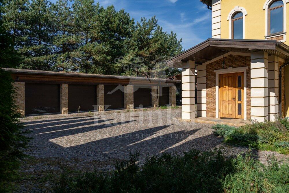 2-этажный коттедж 1 739.7 м² с отделкой