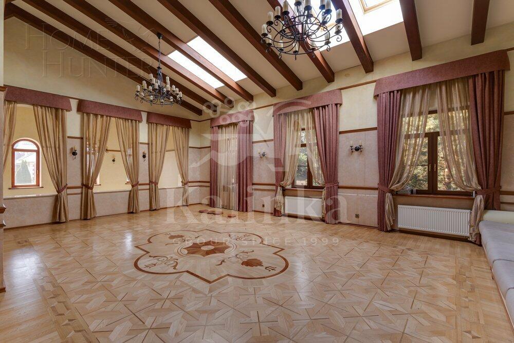 2-этажный коттедж 1 739.7 м² с отделкой