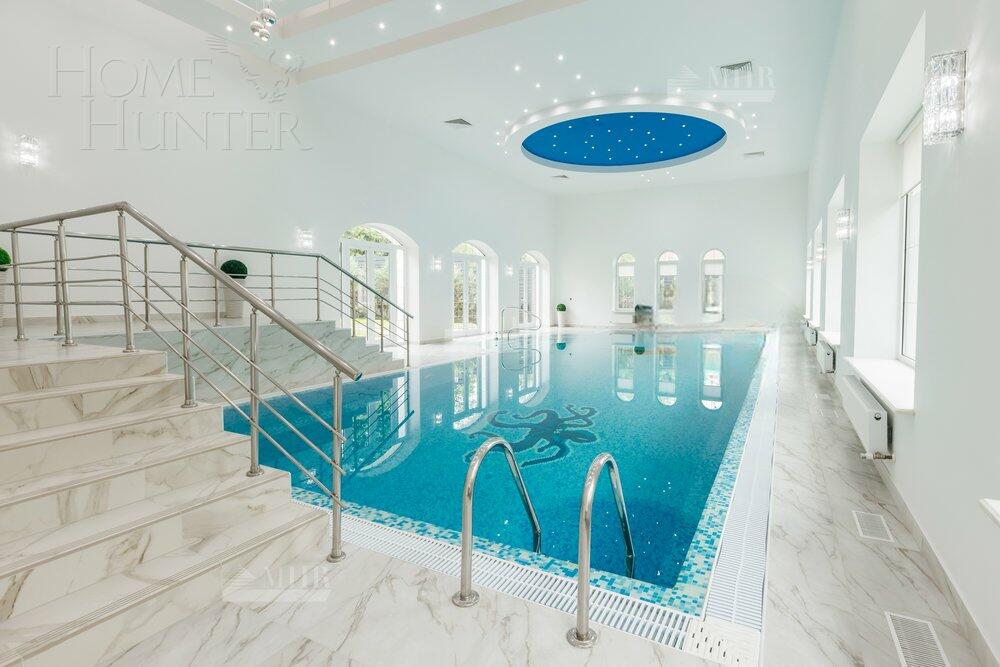 2-этажный коттедж 1 140 м² с отделкой