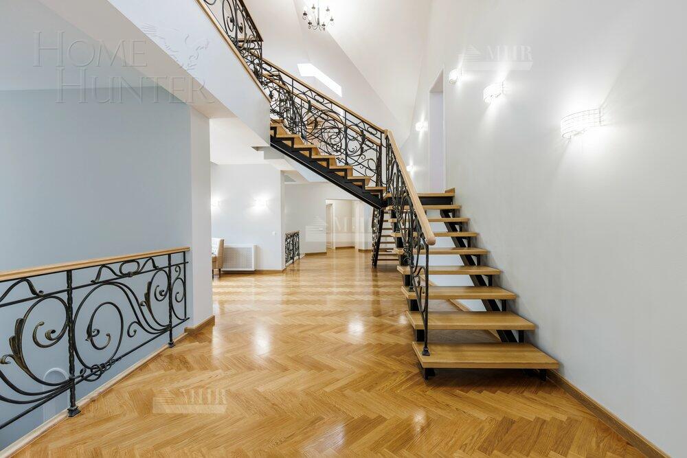 2-этажный коттедж 1 140 м² с отделкой