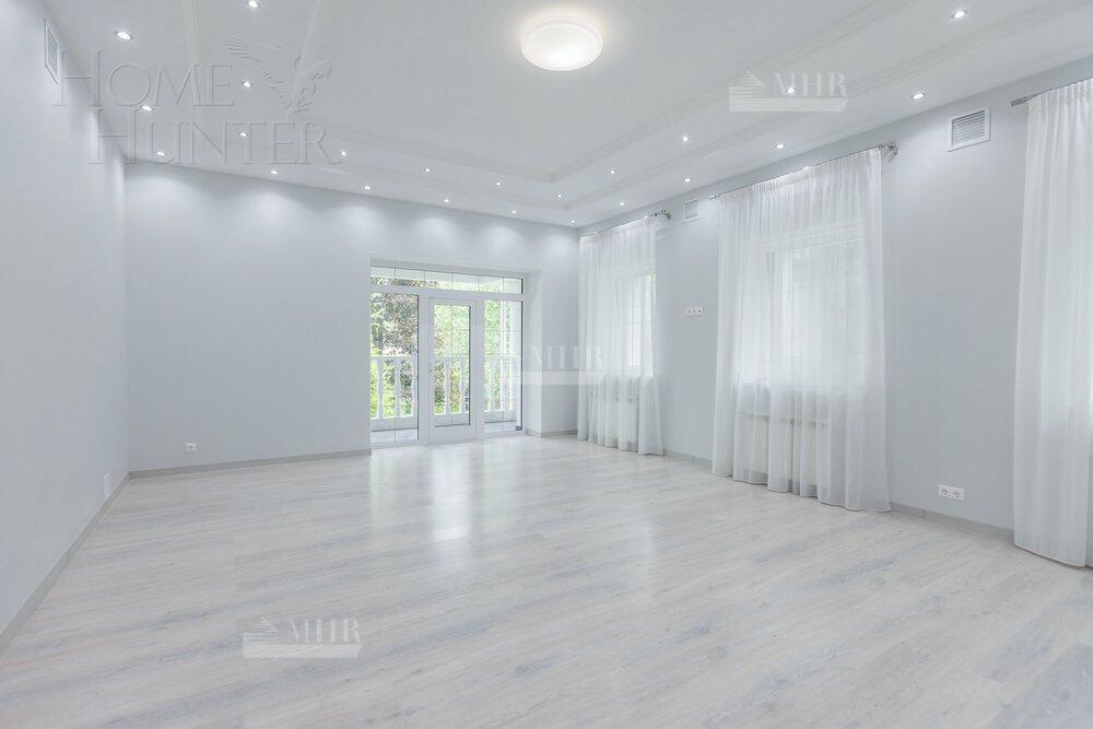 2-этажный коттедж 1 140 м² с отделкой