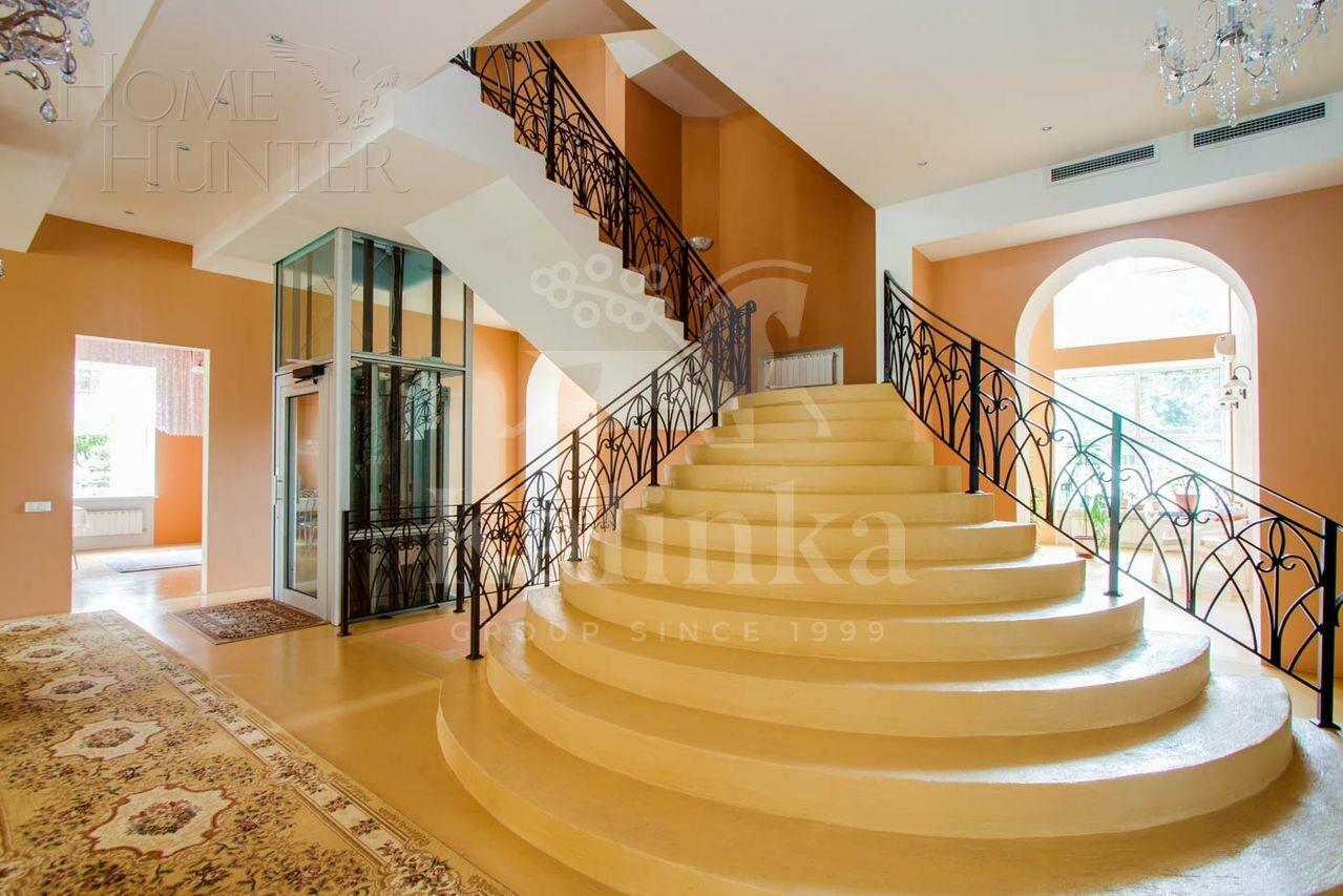 2-этажный коттедж 1 138 м² с отделкой