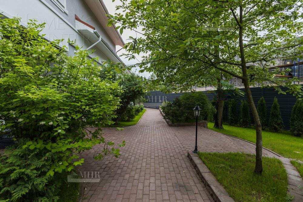 2-этажный коттедж 1 140 м² с отделкой