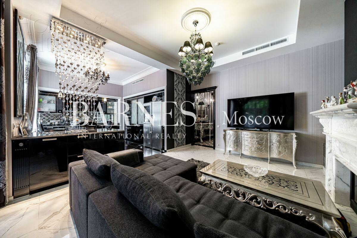 3-этажный таунхаус 293 м² с отделкой