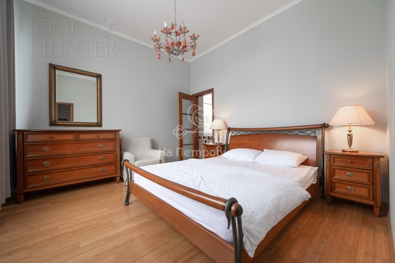 3-этажный коттедж 1 100 м² с отделкой