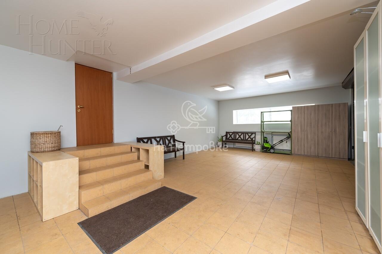 3-этажный коттедж 1 100 м² с отделкой