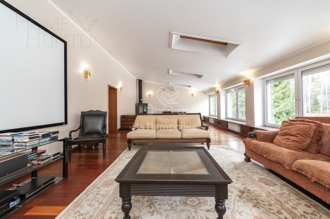 3-этажный коттедж 1 100 м² с отделкой