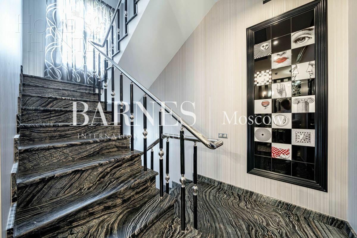 3-этажный таунхаус 293 м² с отделкой