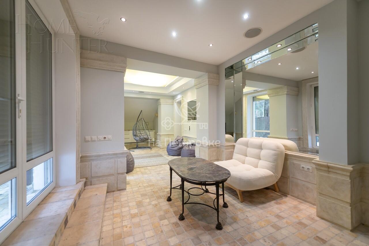 3-этажный коттедж 1 100 м² с отделкой