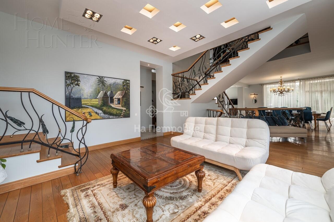 3-этажный коттедж 1 100 м² с отделкой