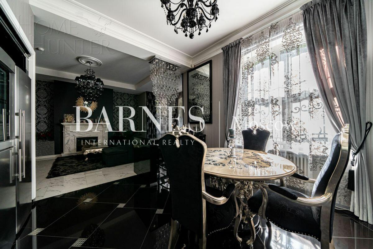 3-этажный таунхаус 293 м² с отделкой