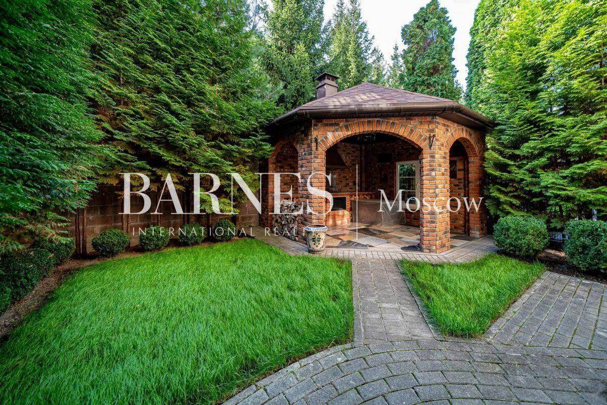 3-этажный таунхаус 293 м² с отделкой