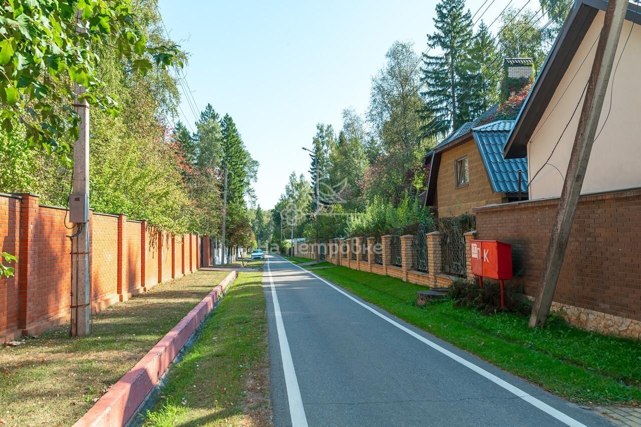 3-этажный коттедж 1 100 м² с отделкой