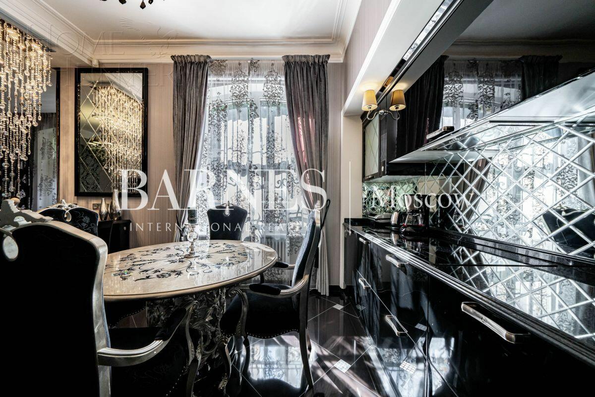 3-этажный таунхаус 293 м² с отделкой