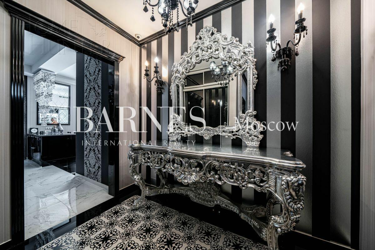 3-этажный таунхаус 293 м² с отделкой