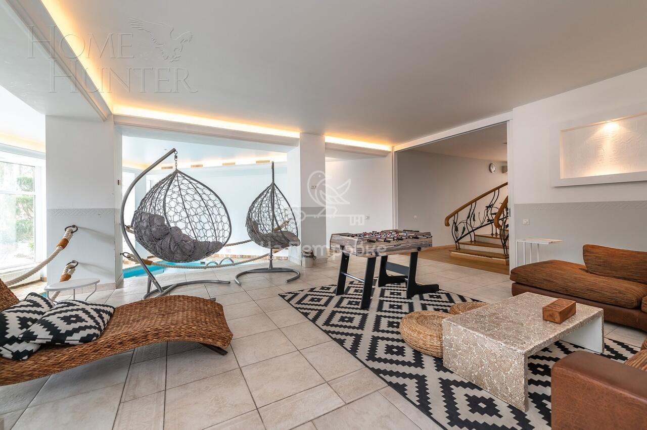 3-этажный коттедж 1 100 м² с отделкой