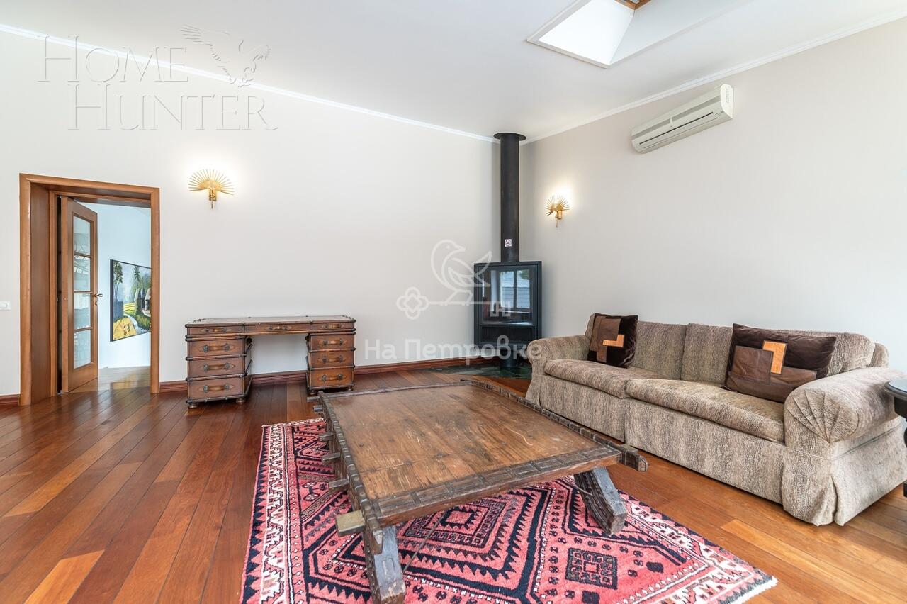 3-этажный коттедж 1 100 м² с отделкой