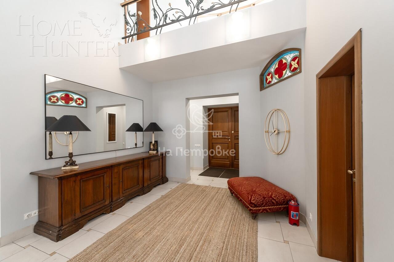 3-этажный коттедж 1 100 м² с отделкой