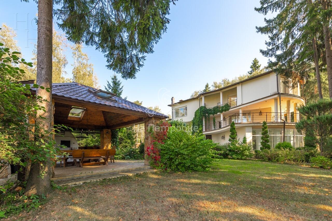 3-этажный коттедж 1 100 м² с отделкой