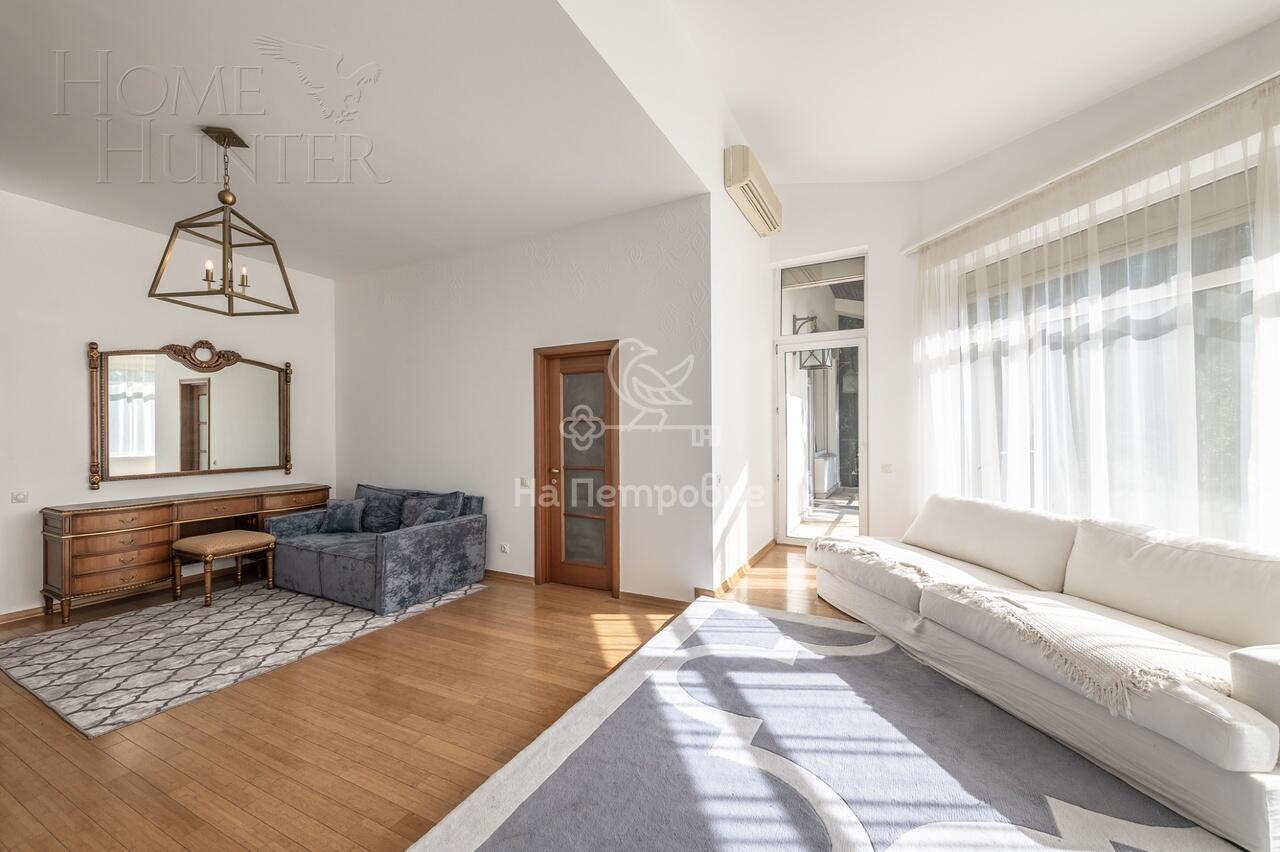 3-этажный коттедж 1 100 м² с отделкой