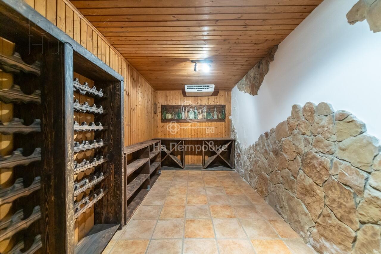 3-этажный коттедж 1 100 м² с отделкой