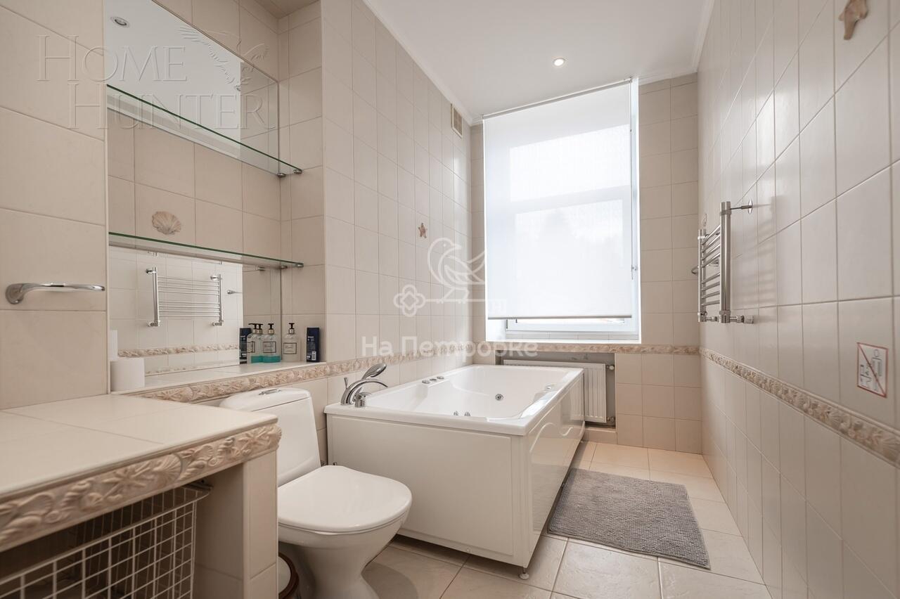 3-этажный коттедж 1 100 м² с отделкой