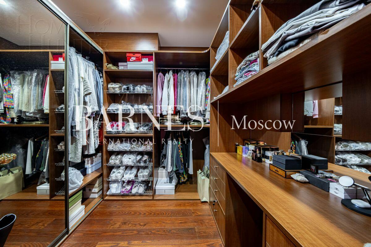 3-этажный таунхаус 293 м² с отделкой