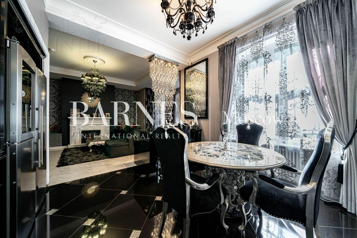 3-этажный таунхаус 293 м² с отделкой