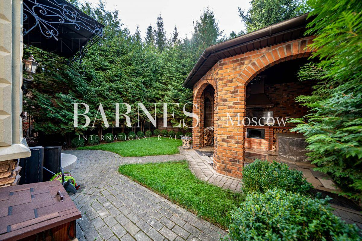 3-этажный таунхаус 293 м² с отделкой