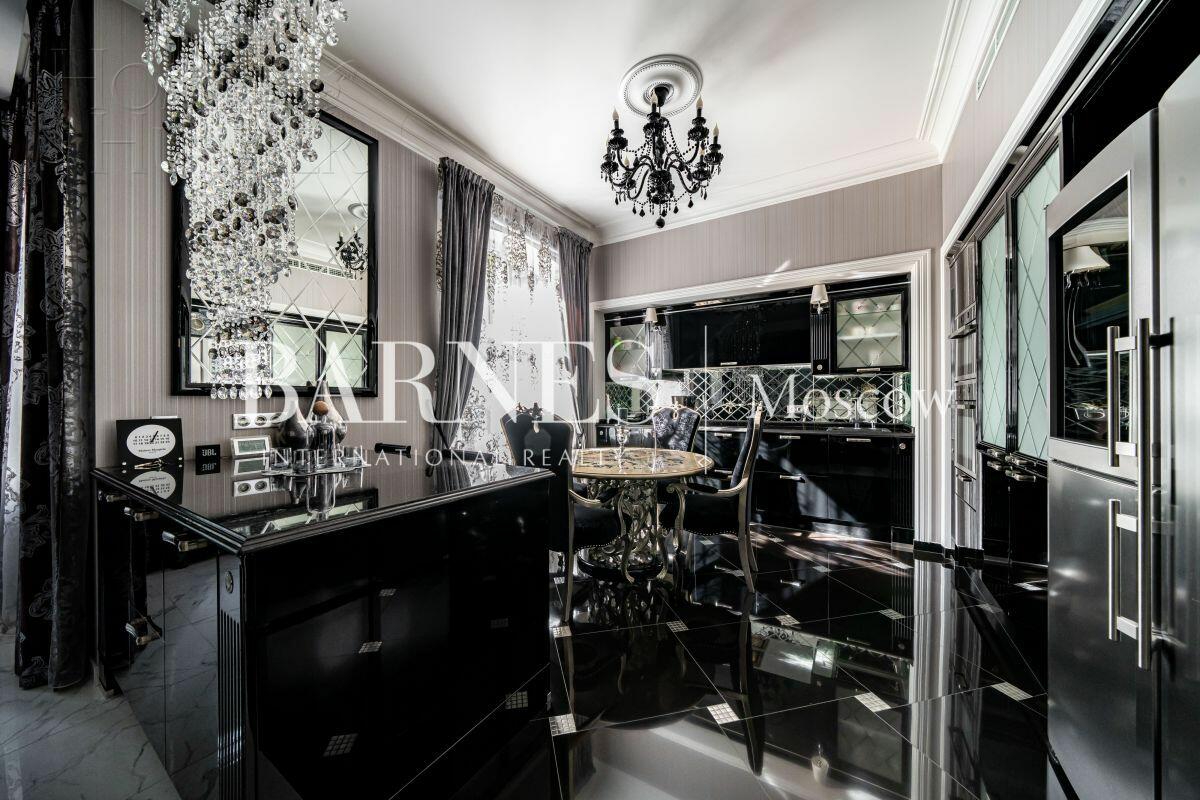 3-этажный таунхаус 293 м² с отделкой